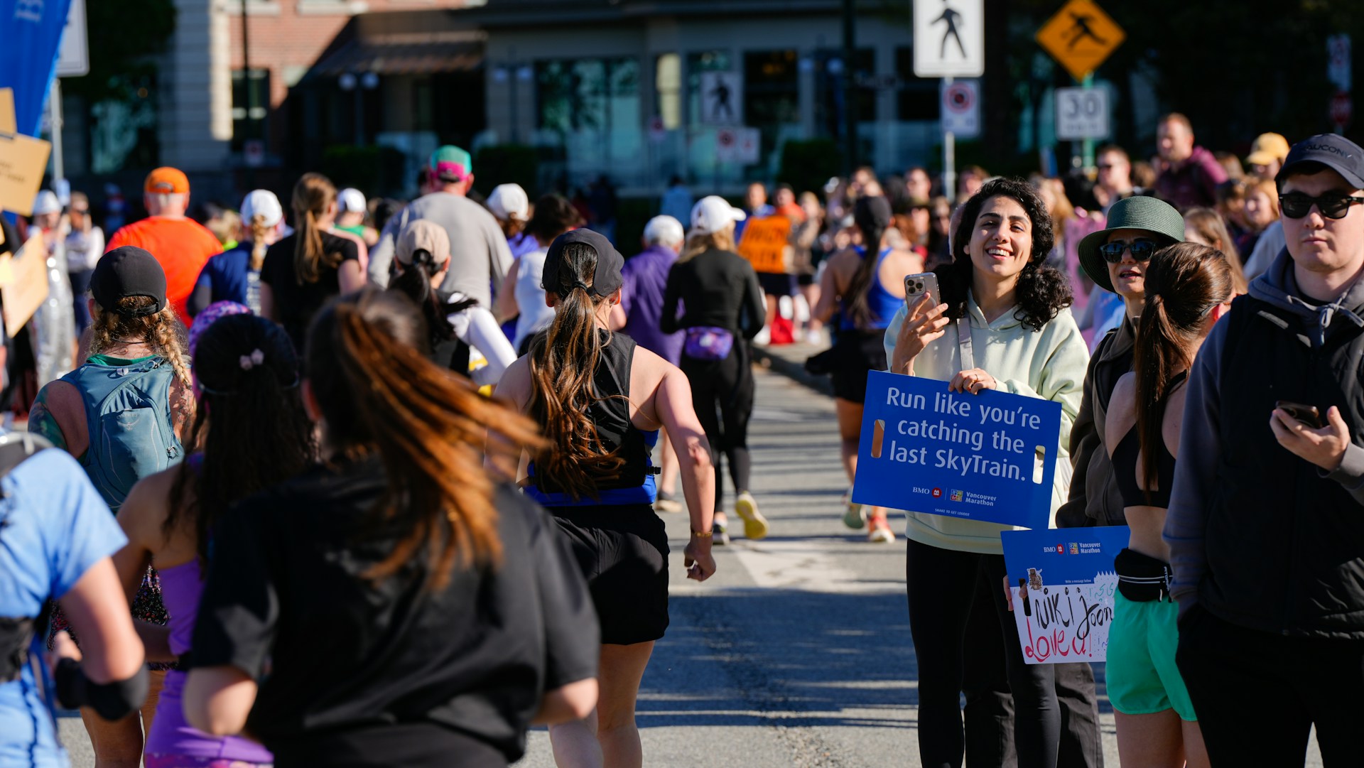 Friends are cheering at a marathon